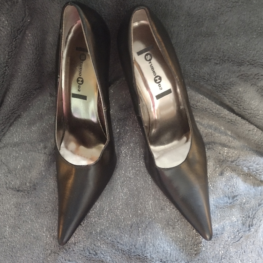 Black Studio HD2 pointed heels size 8M